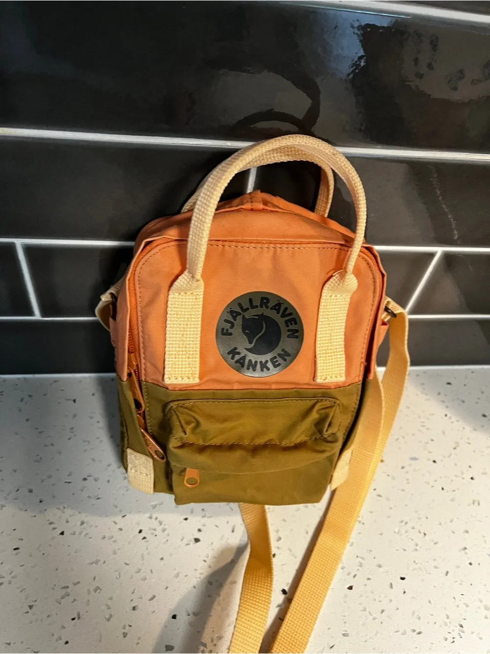 Fjällräven Kånken Mini Sling Crossbody Bag Peach & Olive
